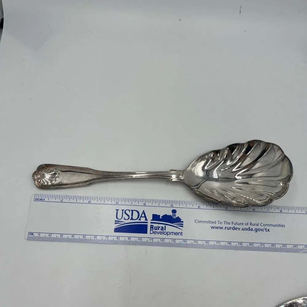 International Silver-plate Korea Serving Spoon Royal Shell / Shell Tip Scalloped
